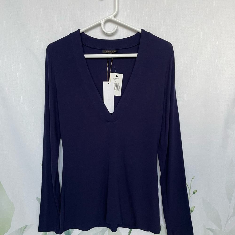 Capsule 121 Elegant Navy deep V-Neck Top